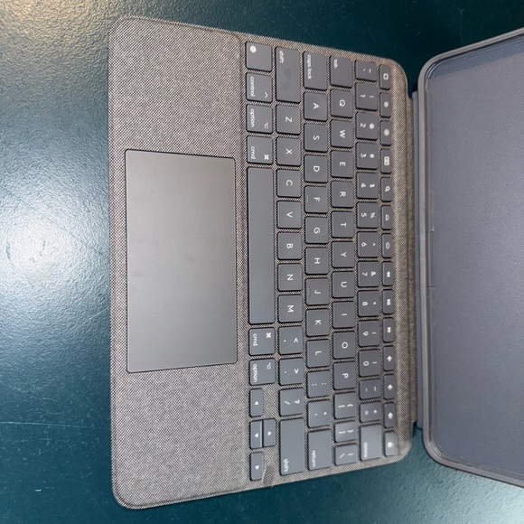 Logitech Combo Touch for iPad Air 4 & 5 generation - Picture 5 of 5